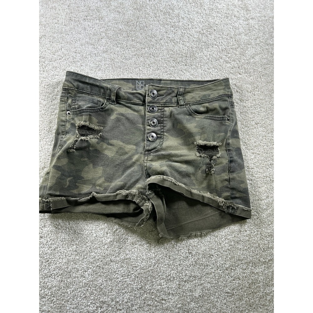 No Boundaries Women's Camo Shorts Size 9 High Rise Distressedโ